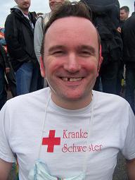 Kranke Schwester in Schwesterntracht